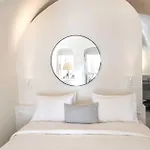 Villa Elegant Santorini Superior One Bedroom With Outdoor Hot Tub *