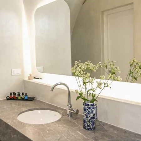 Elegant Santorini Superior One Bedroom With Outdoor Hot Tub Vila