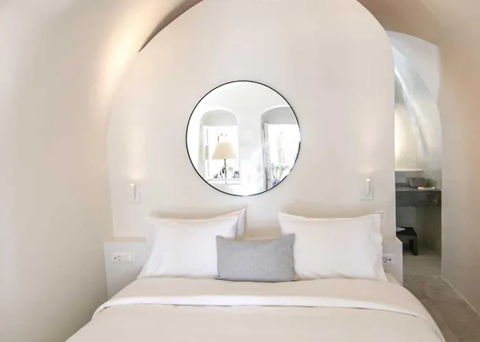 Villa Elegant Santorini Superior One Bedroom With Outdoor Hot Tub *